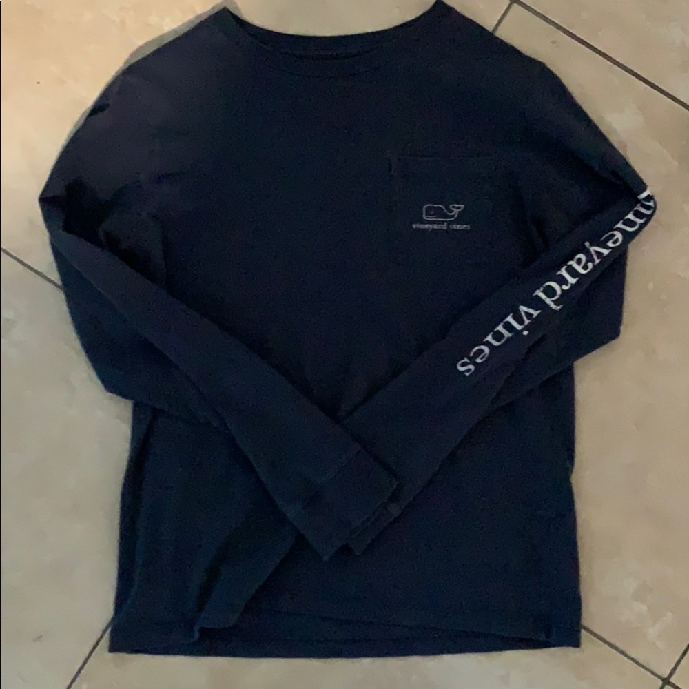 navy blue vineyard vines shirt